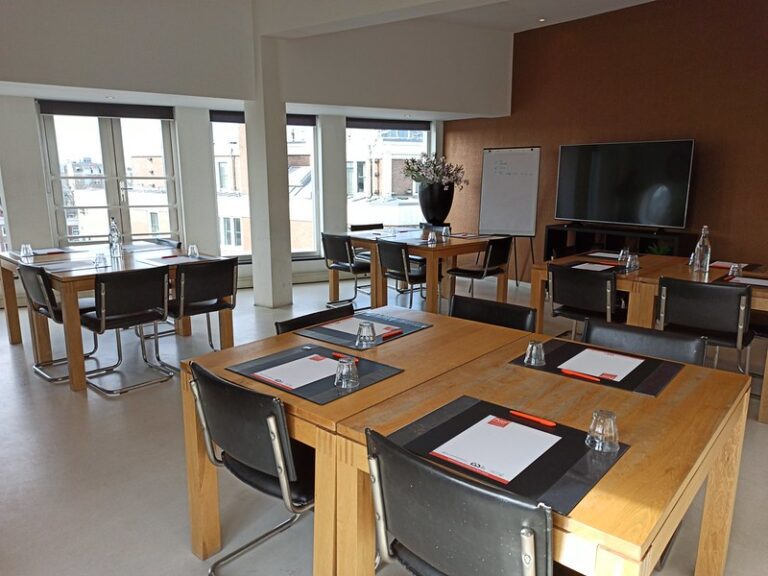 Dak van Amsterdam, The Living