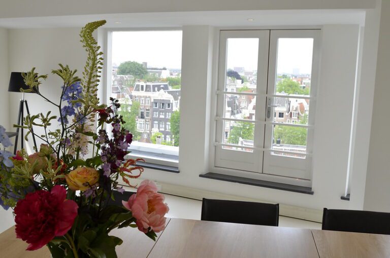 Dak van Amsterdam, The Living