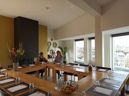 Dak van Amsterdam, The Living