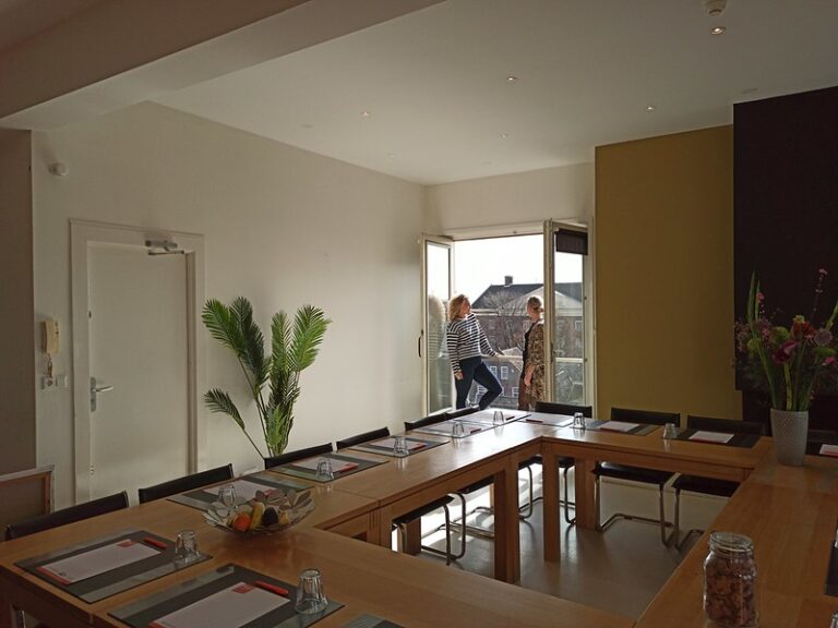 Dak van Amsterdam, The Living