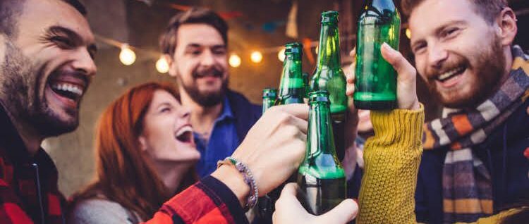 Heineken drinken met vrienden